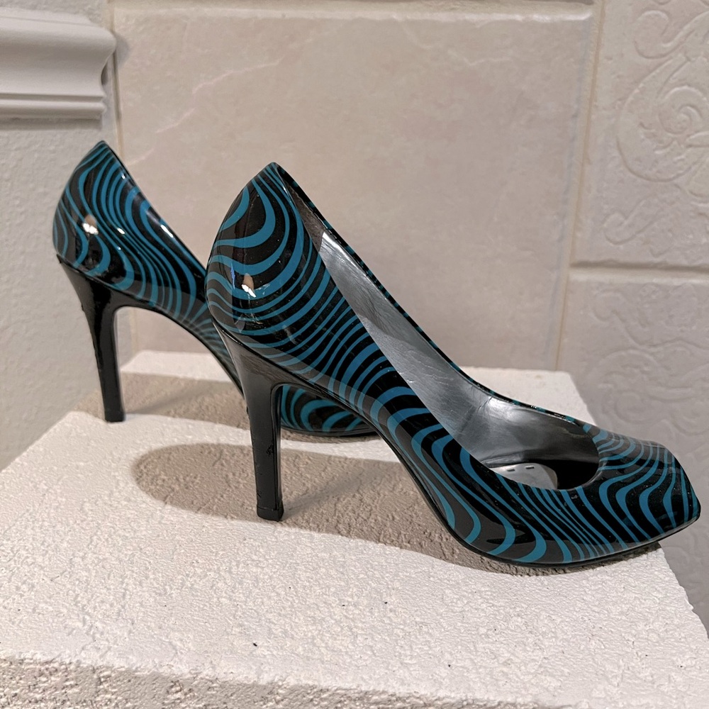 2/20 Vintage 90s Gianni Bini blue black zebra peep toe pumps 6.5